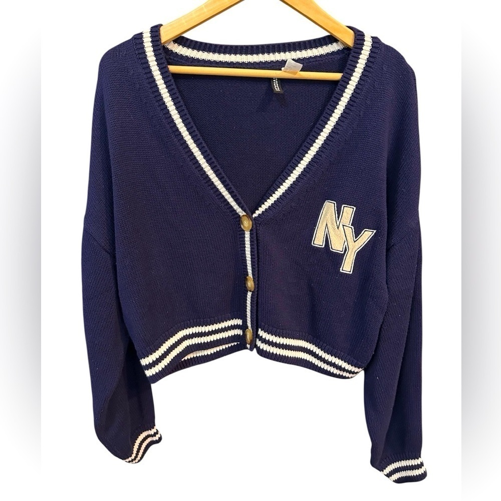 H&M Divided NY Logo, v-neck cropped Cardigan Sweater. Academia Preppy Sz L - Picture 1 of 9
